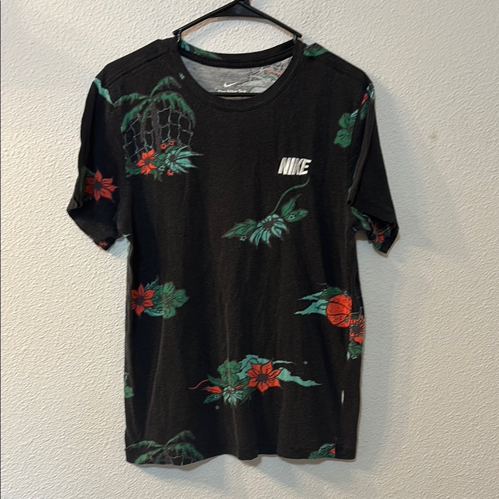 Nike Men's Black Floral Graphic T-Shirt
